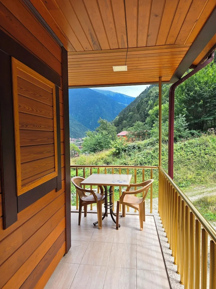 Deluxe Çift Kişilik Oda,Balkonlu,Göl Manzaralı