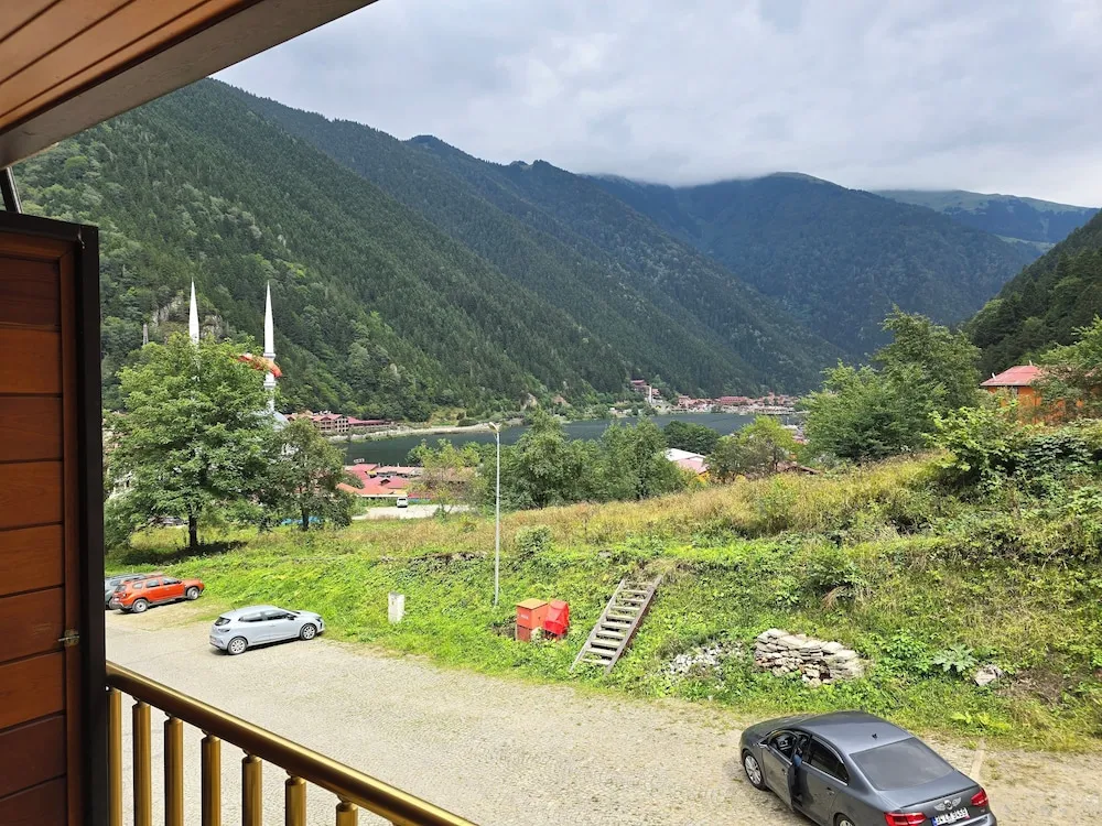 Deluxe Çift Kişilik Oda,Balkonlu,Göl Manzaralı
