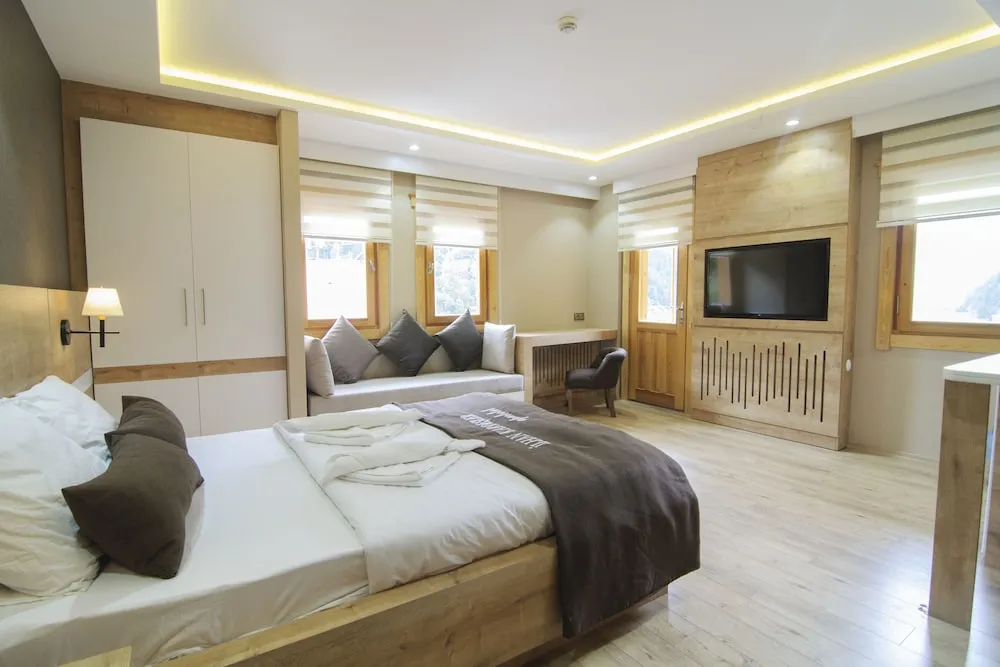 Deluxe Üç Kişilik Oda, Jakuzi,Göl Manzaralı,Balkonlu