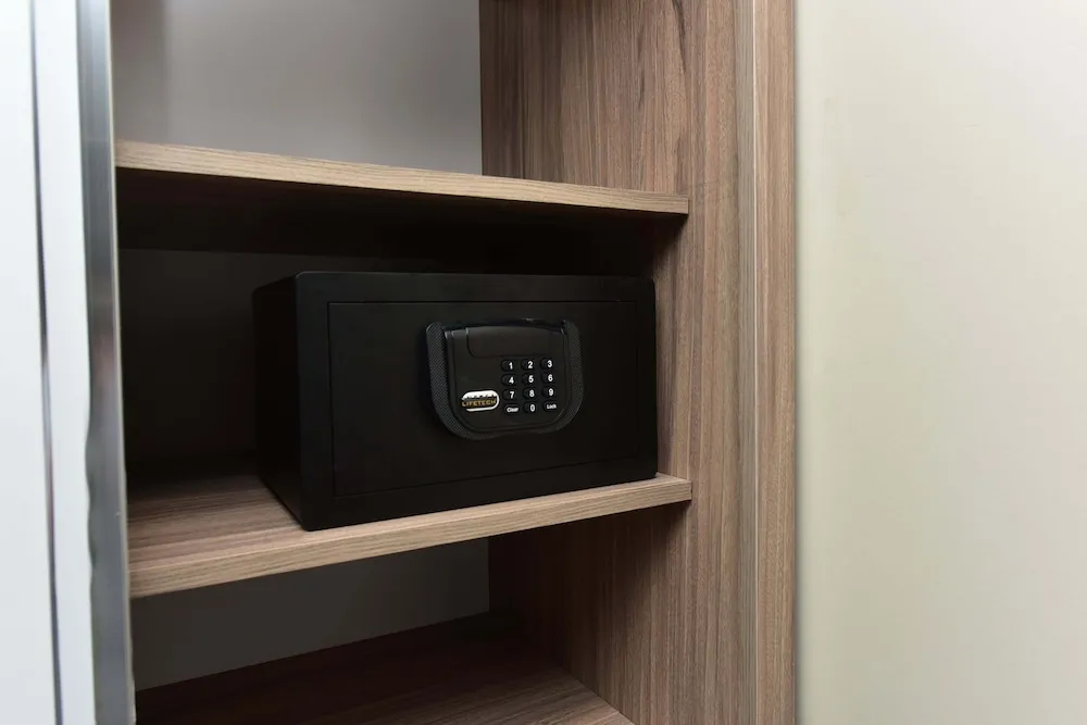 Deluxe Tek Büyük Yataklı Oda, Kısmi Deniz Manzaralı