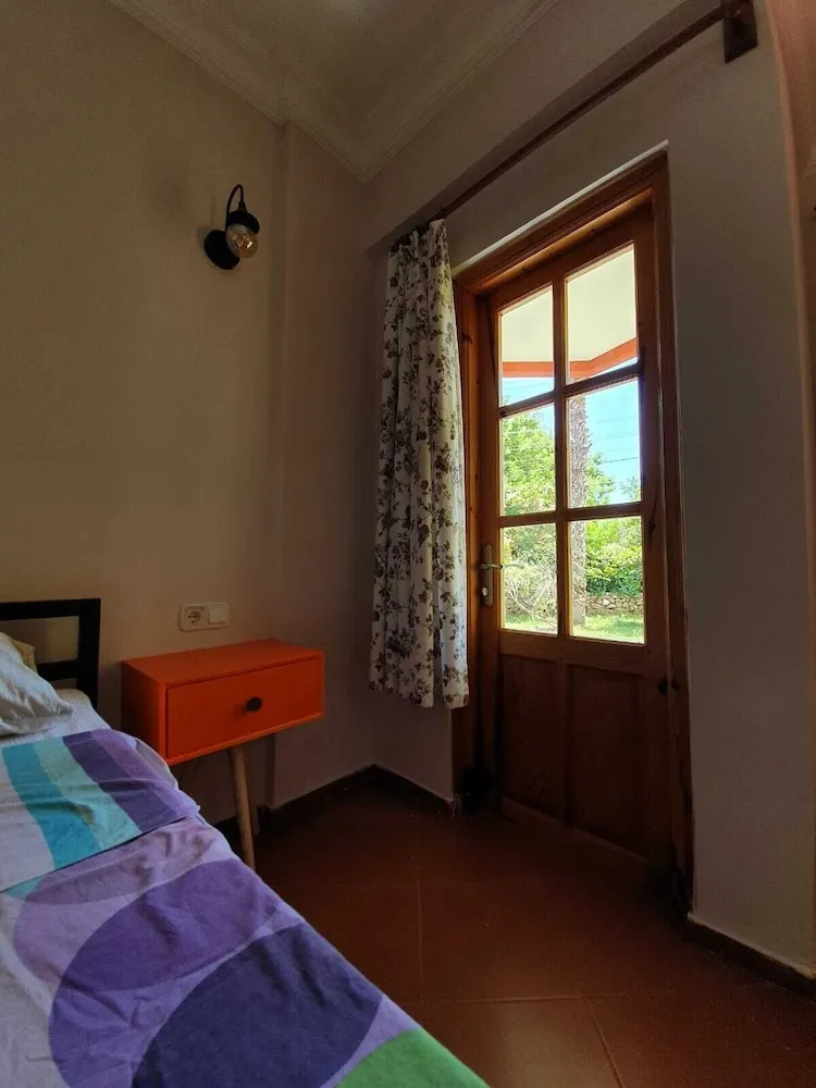 Standard Oda, 1 Büyük (Queen) Boy Yatak