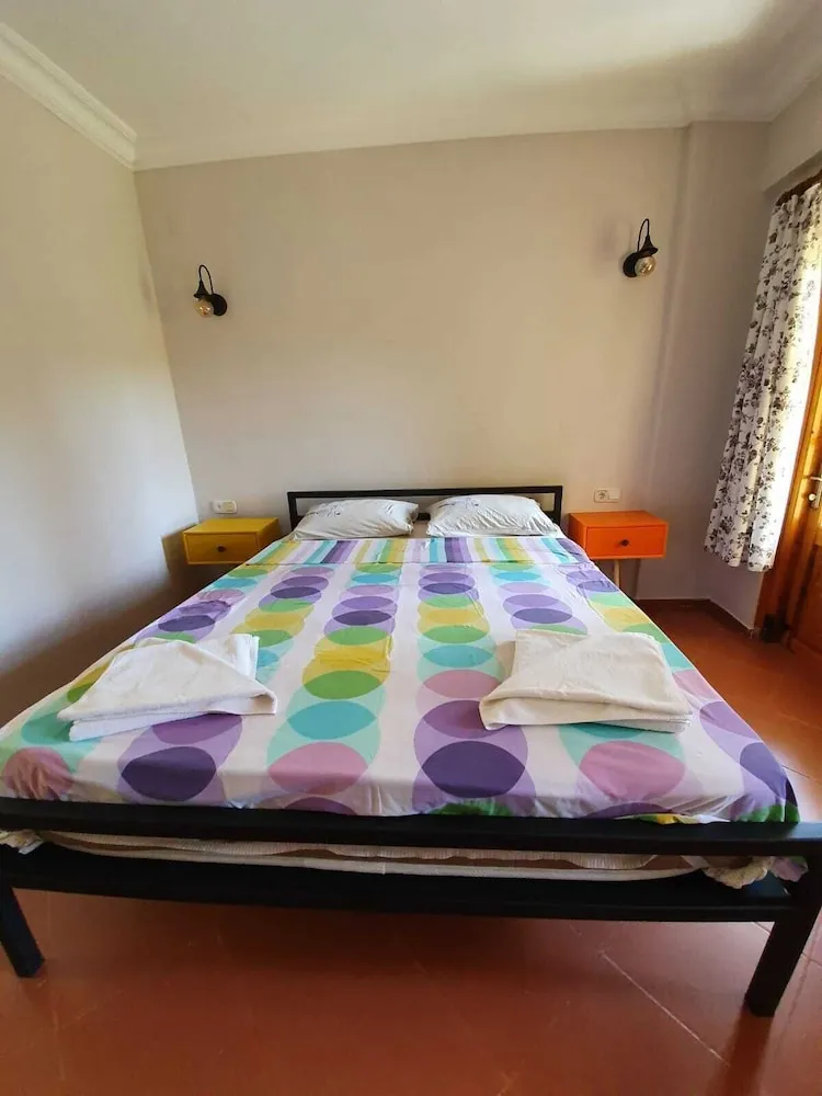 Standard Oda, 1 Büyük (Queen) Boy Yatak