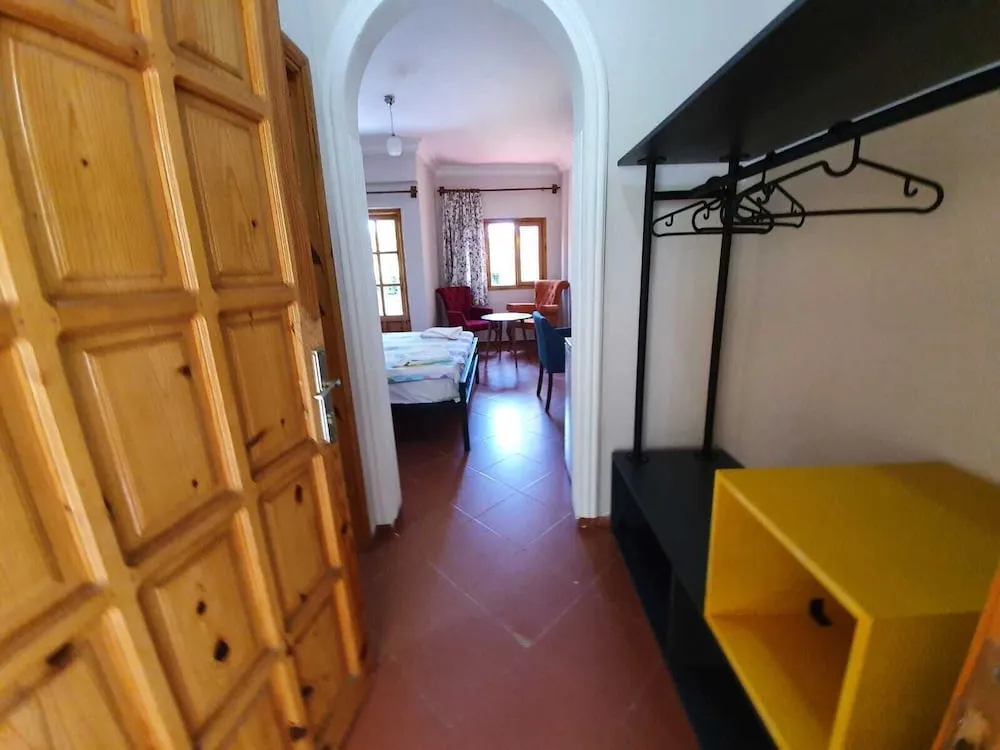 Standard Oda, 1 Büyük (Queen) Boy Yatak