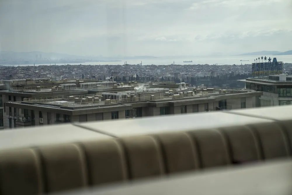 Junior Süit, Şehir Manzaralı, Köşe