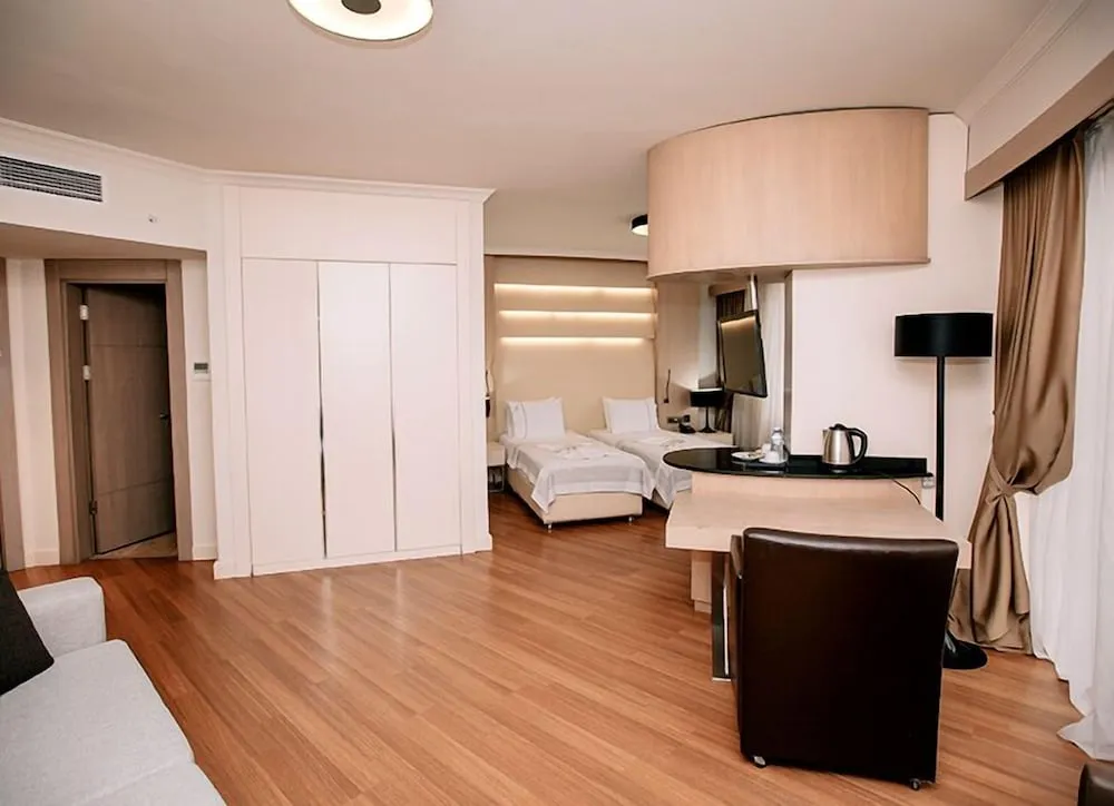 Aile Odası, Şehir Manzaralı