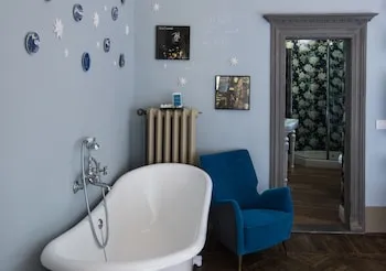 AdAstra Suites