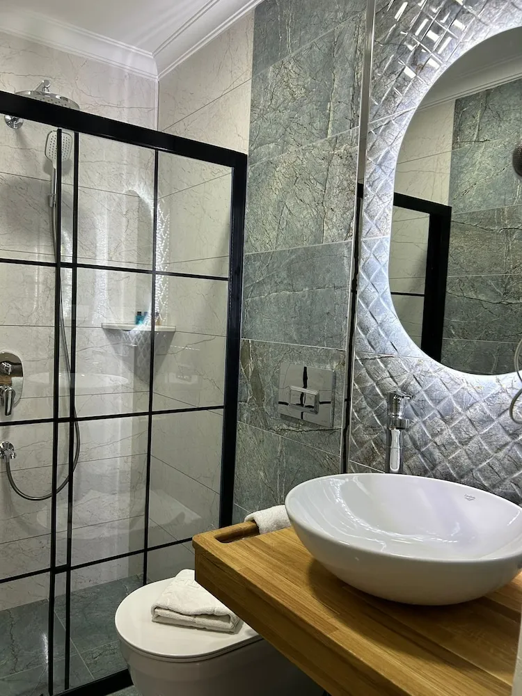 Comfort Tek Büyük Yataklı Oda