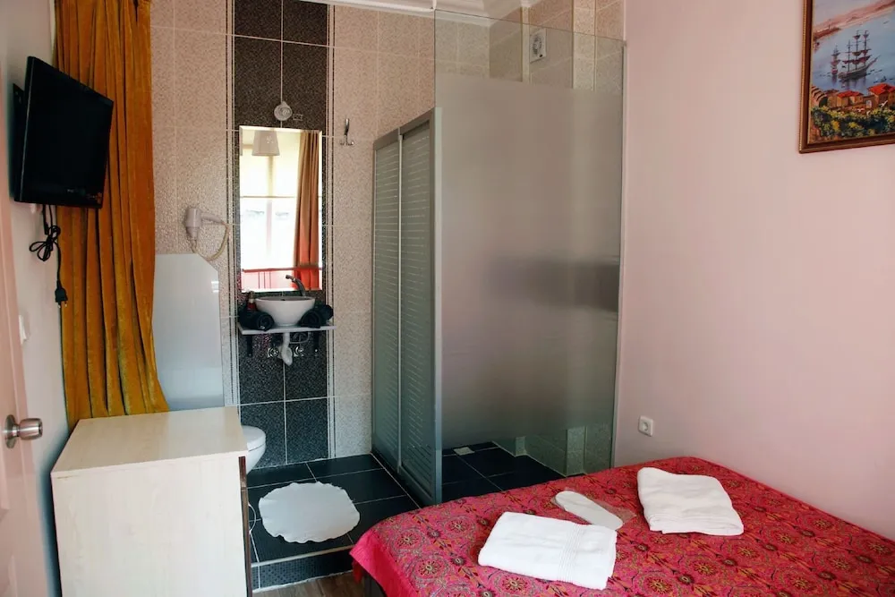 Standard Tek Büyük Yataklı Oda