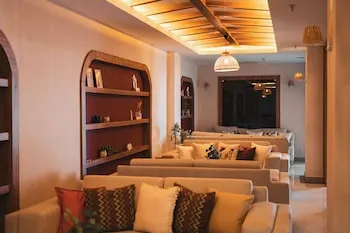 Adella Side Hotel
