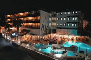 Adella Side Hotel