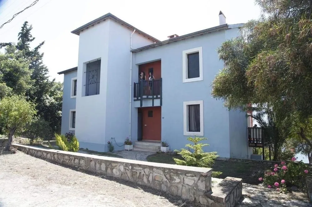 Konaklama yerinin ön cephesi