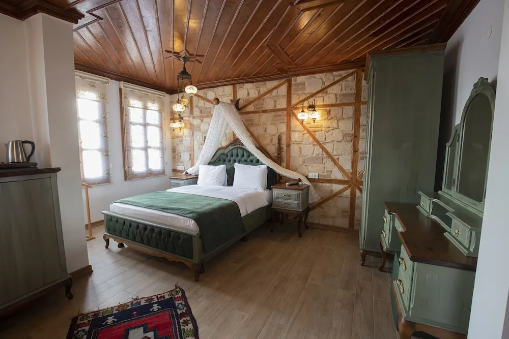 Tek Büyük Yataklı Oda