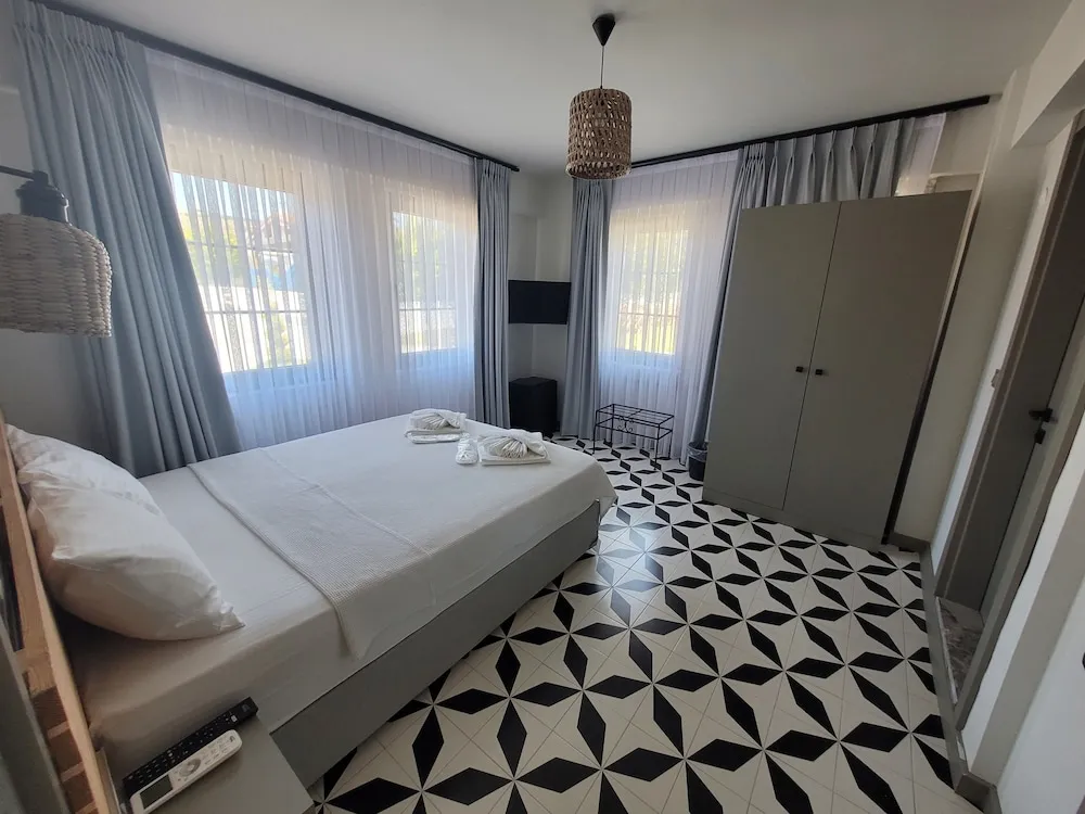 Junior Double Room,( Yuksek Giris,High Entrance)