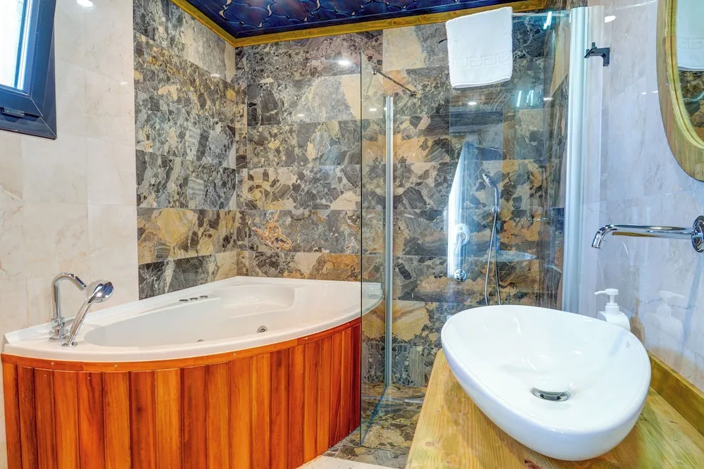 JUNIOR SUITE WITH BALCONY