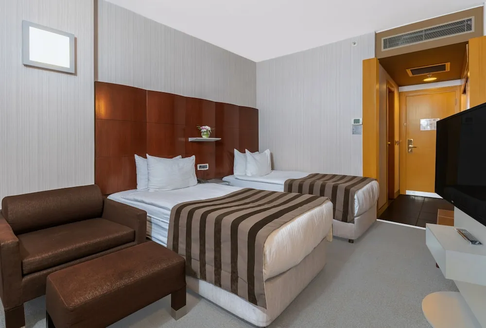 Adjoining Deluxe Family Room