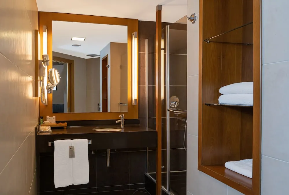 Executive Junior Suite with Lounge Access