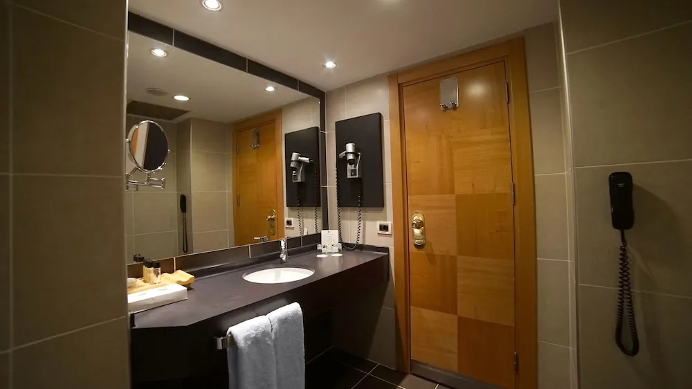 Executive Junior Suite with Lounge Access