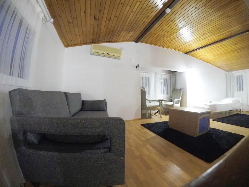 Çatı Katı Süiti (Penthouse), Balkon