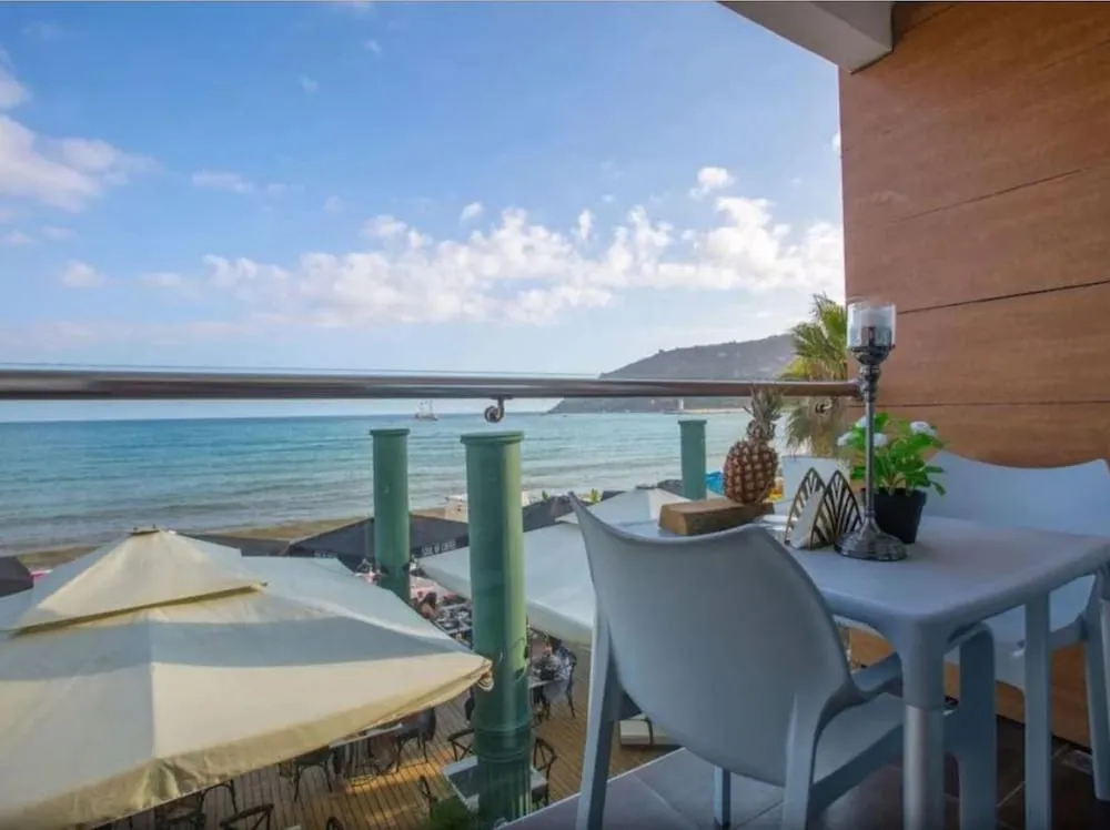 Standard Sea View Room