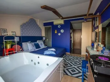Anjeliq House