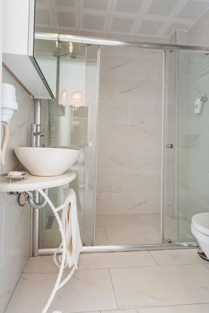 Economy Tek Büyük veya İki Ayrı Yataklı Oda