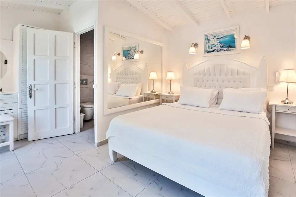 Bungalov Bahce ve Deniz Manzarali Oda