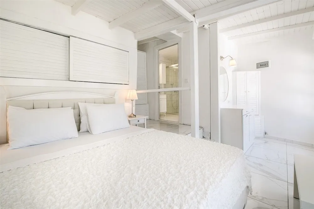 Bungalov Bahce ve Deniz Manzarali Oda