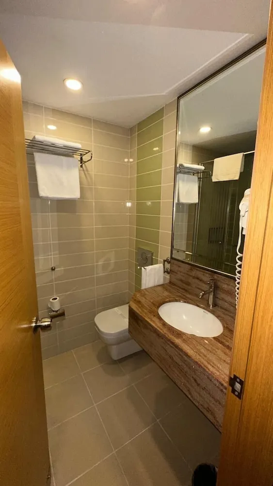 Economy Oda, Şehir Manzaralı