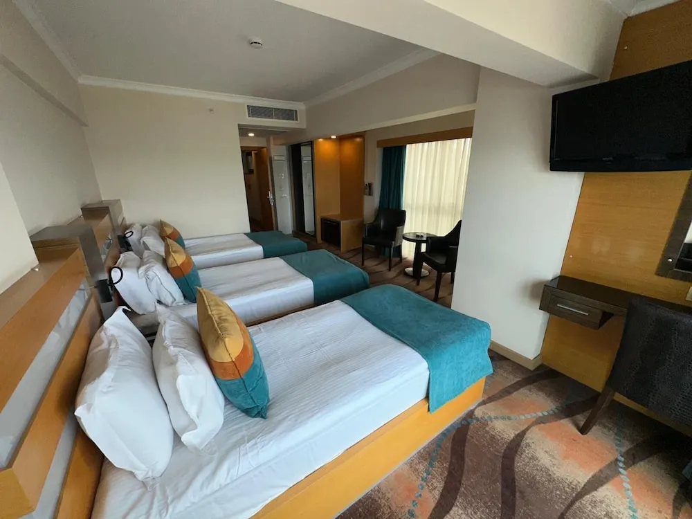 Deluxe Üç Kişilik Oda