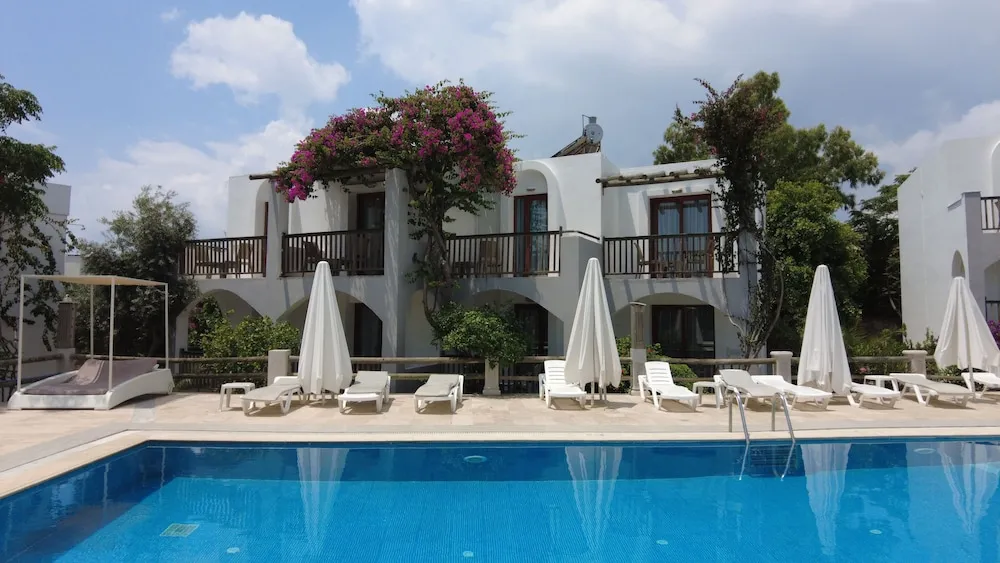 Standard Oda, 1 Yatak Odası, Havuz Manzaralı, Denize Sıfır