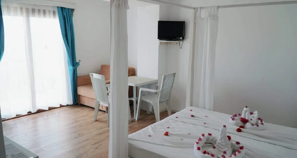 Standard Oda, 1 Yatak Odası, Havuz Manzaralı, Denize Sıfır