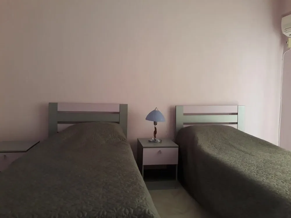 Ev, Sigara İçilebilir, Havuz Manzaralı