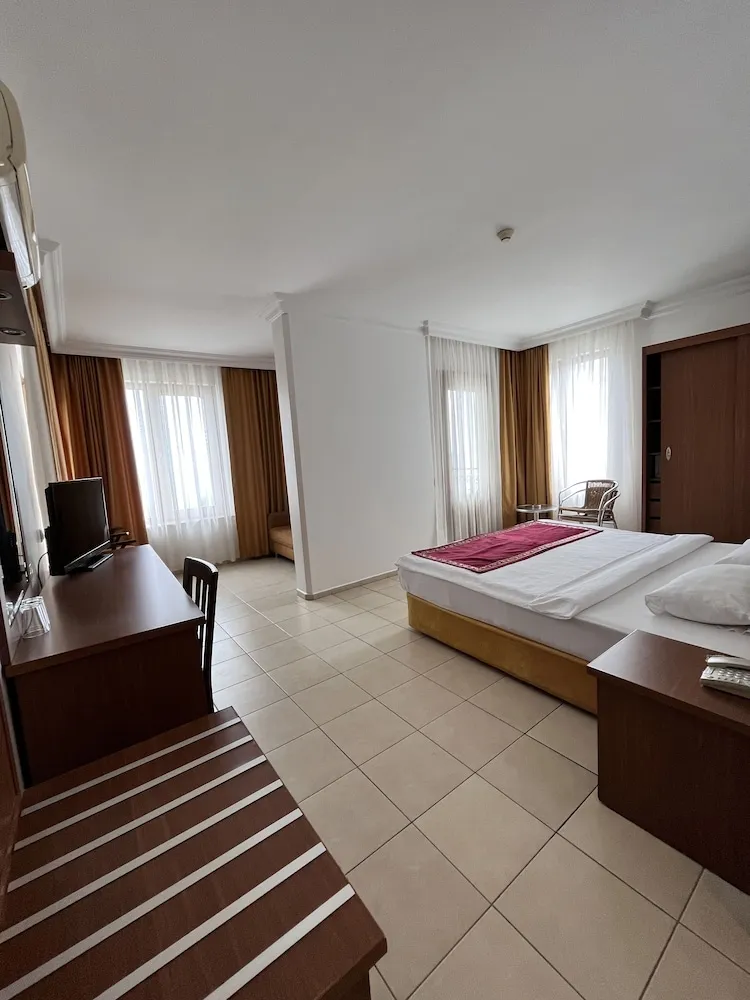 Junior Suite Partial Sea View