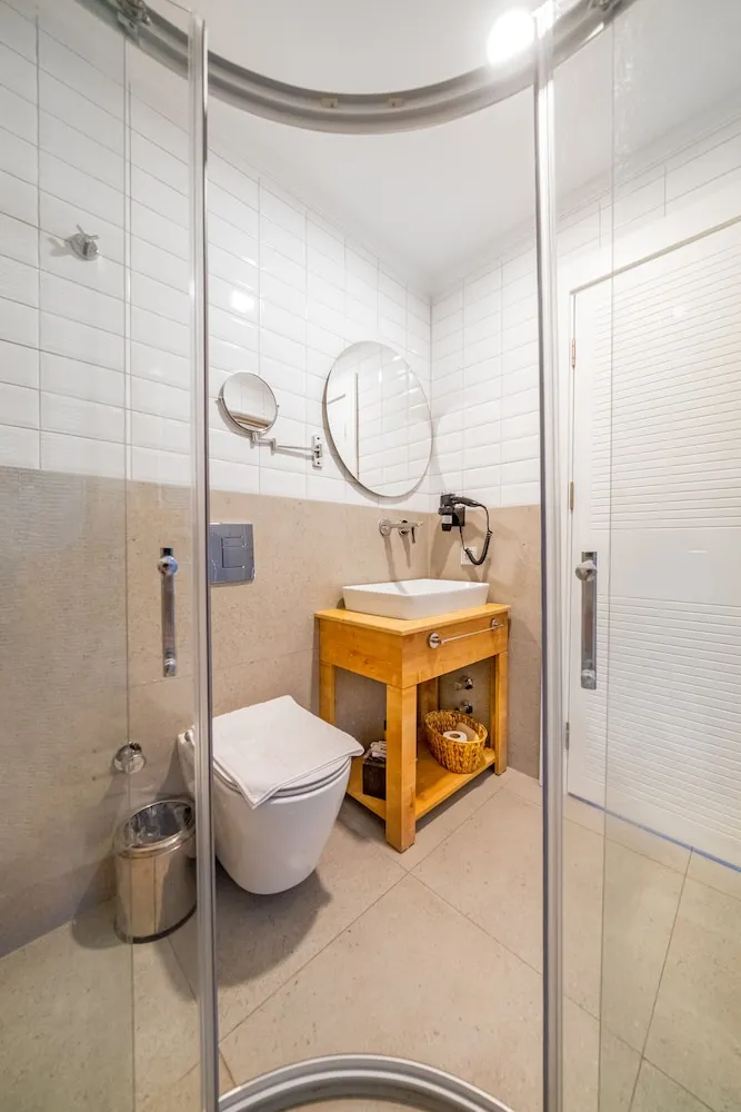 Deluxe Tek Büyük Yataklı Oda, Sigara İçilebilir, Balkon/Veranda