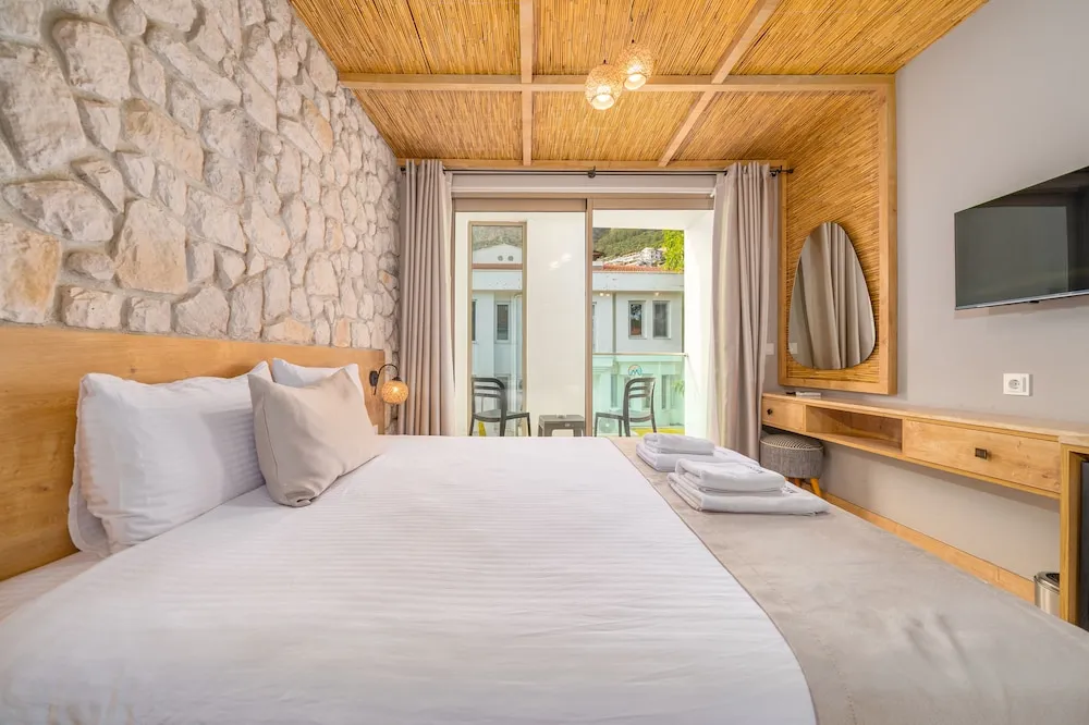 Deluxe Tek Büyük Yataklı Oda, Sigara İçilebilir, Balkon/Veranda