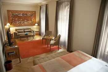 Tomtom Suites - Özel Sınıf