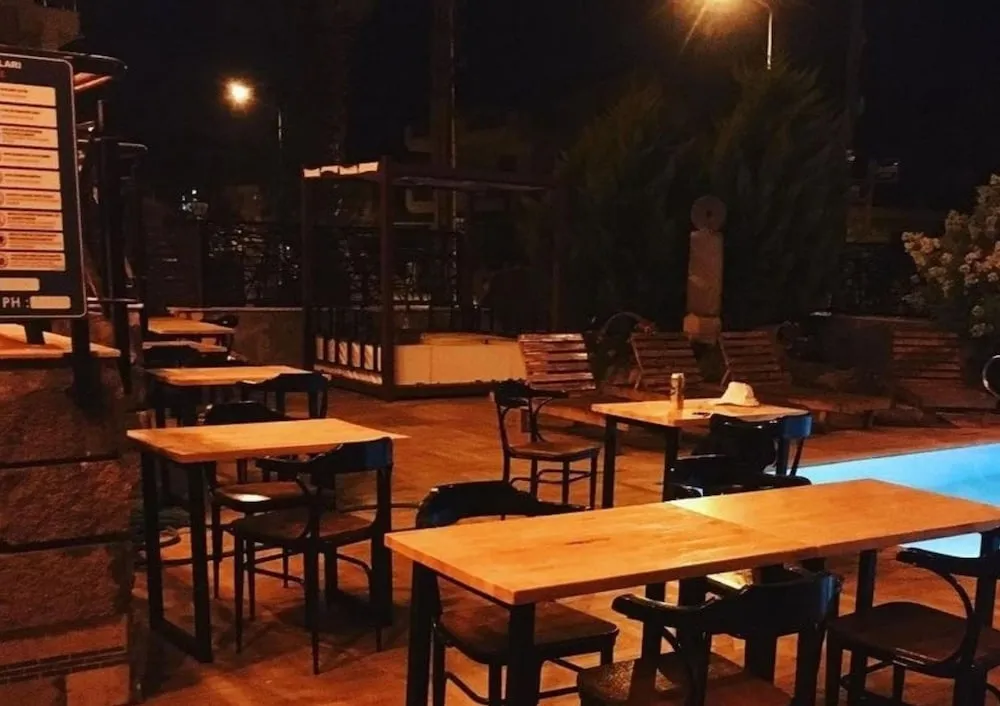 Tek Büyük Yataklı Oda, Sigara İçilmez, Deniz Manzaralı