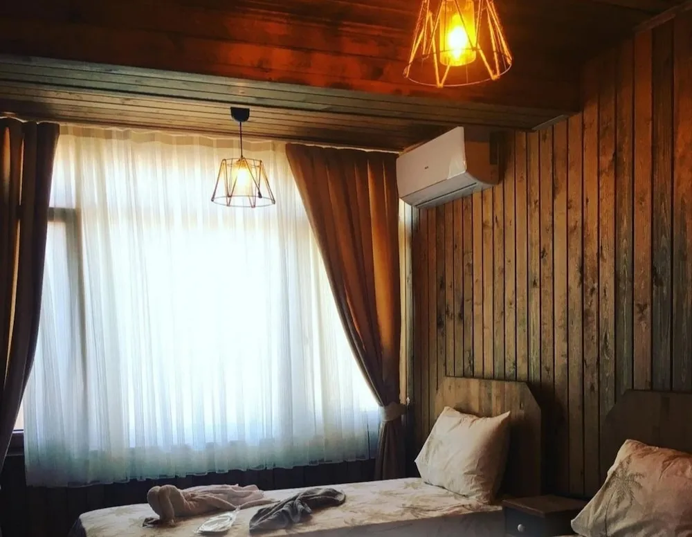 Tek Büyük Yataklı Oda, Sigara İçilmez, Deniz Manzaralı