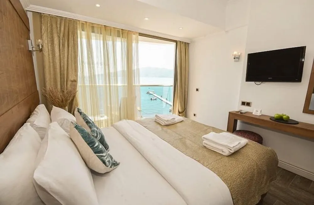 Standard Tek Büyük veya İki Ayrı Yataklı Oda (Side Sea View)