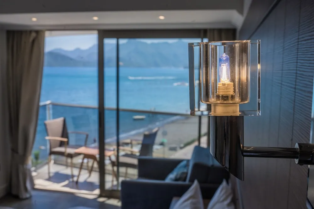 Standard Tek Büyük veya İki Ayrı Yataklı Oda (Side Sea View)