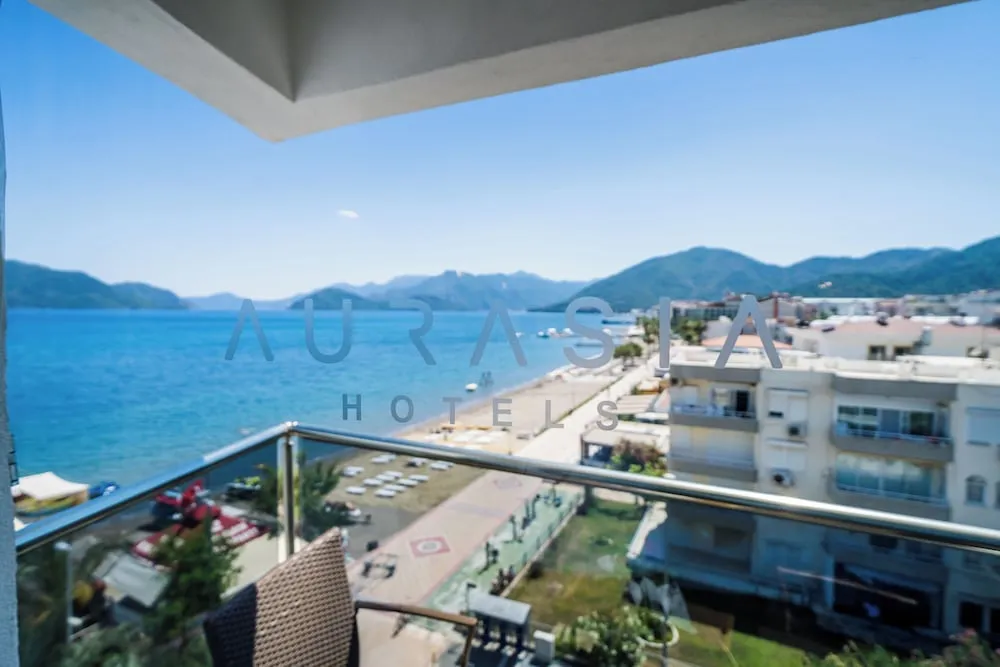 Standard Tek Büyük veya İki Ayrı Yataklı Oda (Side Sea View)