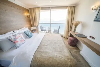 Aurasia Beach Hotel