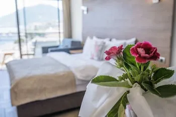 Aurasia Beach Hotel
