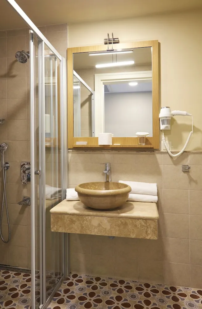 Superior Corner Room