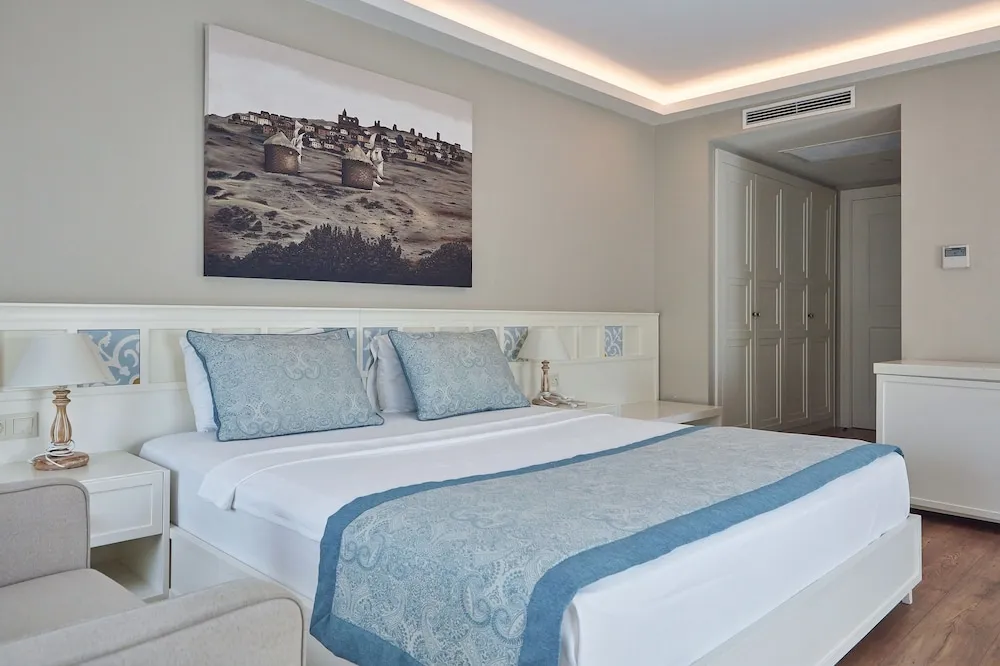 Superior Corner Room