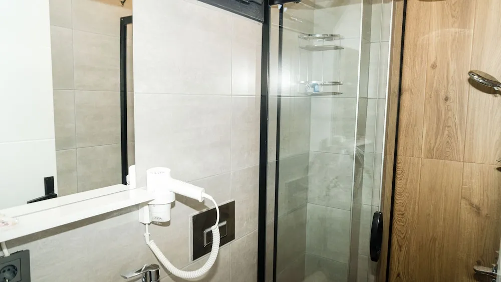 Deluxe Tek Büyük Yataklı Oda, Balkon, Şehir Manzaralı