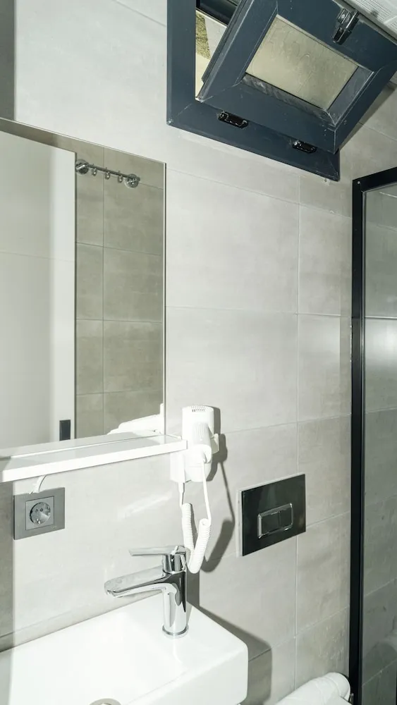 Deluxe Tek Büyük Yataklı Oda, Balkon, Şehir Manzaralı