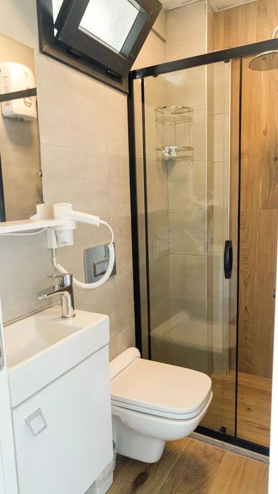 Deluxe Tek Büyük Yataklı Oda, Balkon, Şehir Manzaralı