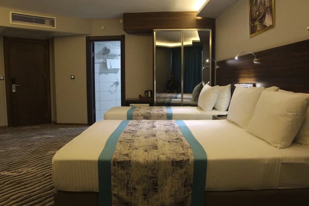 Deluxe Üç Kişilik Oda