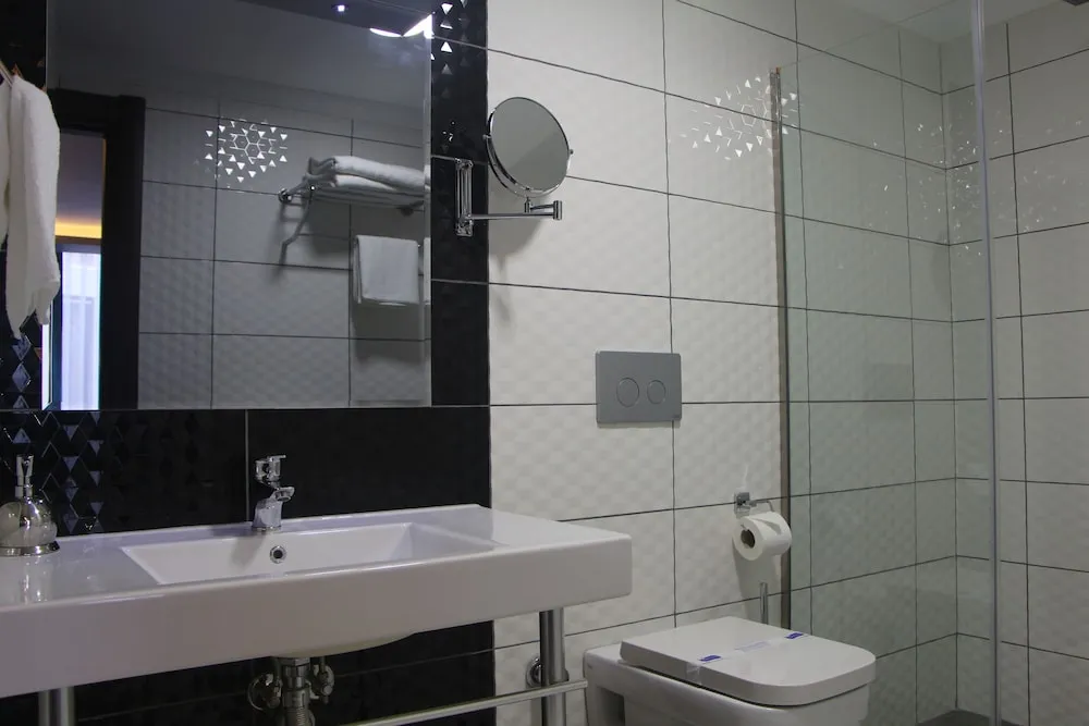 Deluxe Üç Kişilik Oda